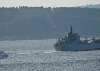 Çanakkale Boğazı transit gemi geçişlerine kapatıldı