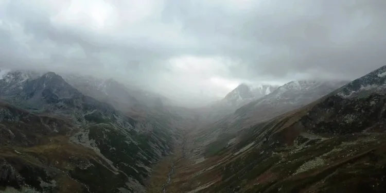 Kaçkar’ların zirvesi beyaza büründü