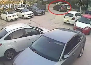 Eşinin otomobiline hediye diye uyuşturucu bıraktı