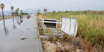Antalya’da fırtına ve dolu can aldı!