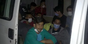 Kaçak göçmenleri taşıyan sürücü emekli başkomiser çıktı