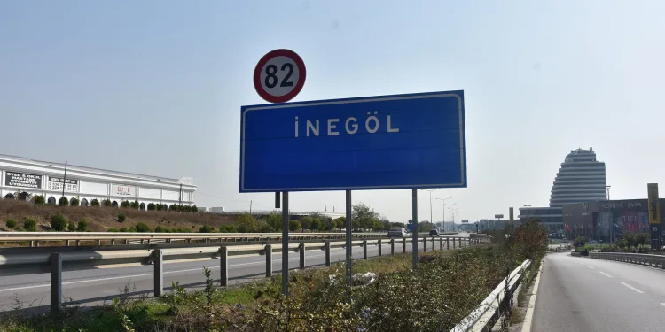 İnegöl’de bir kez daha nüfus tabelası şaşkınlığı