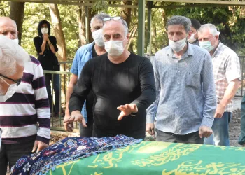 Yönetmen Ezel Akay’ın annesi Bursa’da hayatını kaybetti