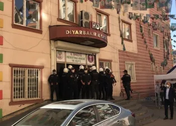 HDP Diyarbakır il eş başkanları gözaltına alındı