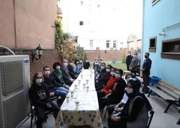 Başkan Taban, nöbetçi kitaphanede öğrencilerle buluştu