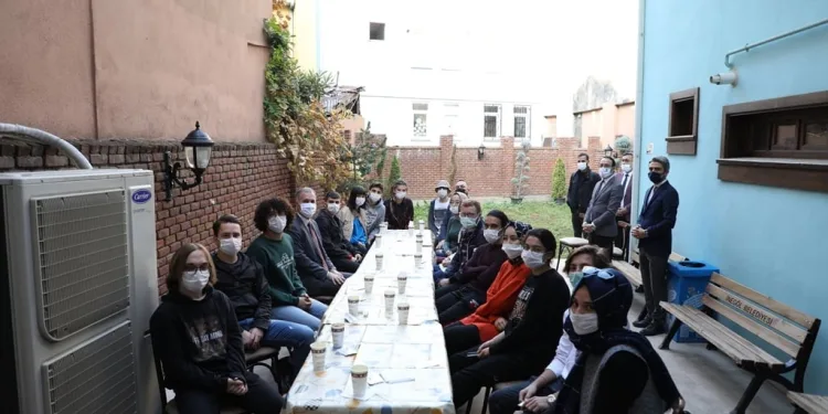 Başkan Taban, nöbetçi kitaphanede öğrencilerle buluştu