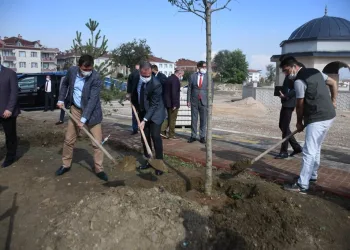 İnegöl’de 52 fidan toprakla buluştu