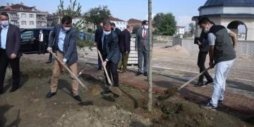 İnegöl’de 52 fidan toprakla buluştu