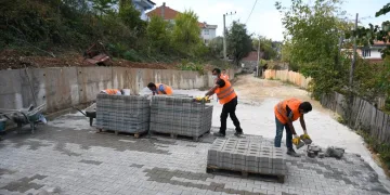 İnegöl Eski Bahçekaya’da sokaklar parke taşıyla kaplanıyor