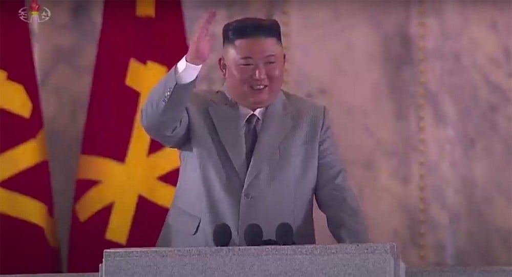 Kuzey Kore, askeri geçit töreninde füzelerini görücüye çıkardı