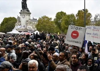 İslam dünyasından Macron’a tepkiler büyüyor