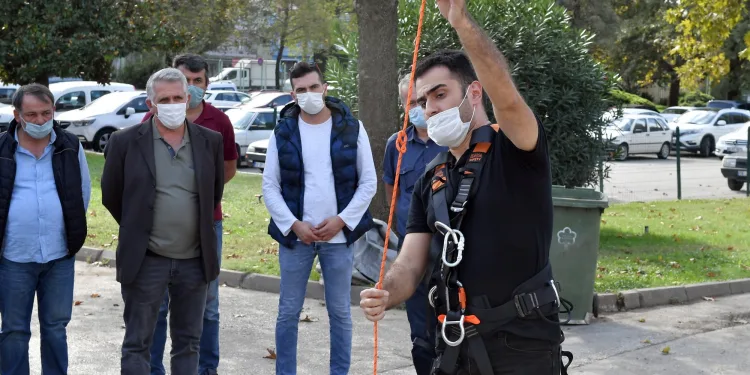 Belediye personeline yüksekte çalışma eğitimi