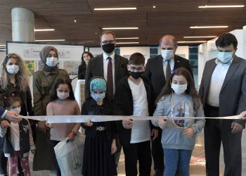 Küçük ressamlar yeni hayatlarını tuvallere taşıdı