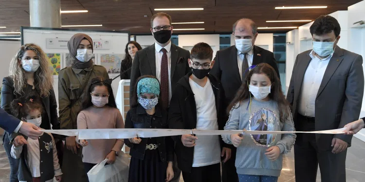 Küçük ressamlar yeni hayatlarını tuvallere taşıdı