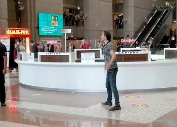 İstanbul Adalet Sarayı’nda hareketli dakikalar! Kendini kesti