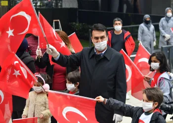 97. yıl için 97 bin Türk bayrağı