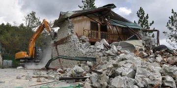 Osmangazi’de kaçak inşa edilen lüks villa yıkıldı