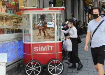 Taksim’de kaldırılan simitçi tezgahlarına ilişkin belediye başkanından açıklama