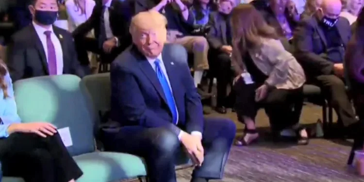 Trump seçimleri kazanmak için kilisede kutsandı