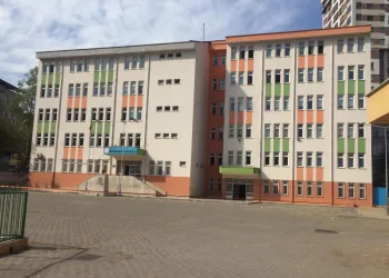 Öğretmen ve öğrencide virüs çıktı, 30 öğrenci karantinada