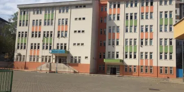 Öğretmen ve öğrencide virüs çıktı, 30 öğrenci karantinada