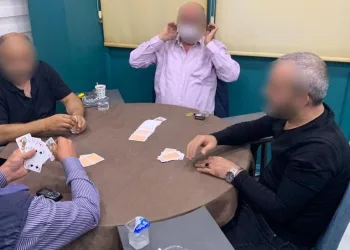 Bursa’da kahvehane baskınında yakalandılar