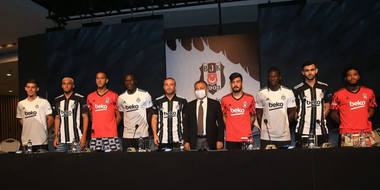 Beşiktaş’ta yeni transferler için basın toplantısı düzenlendi