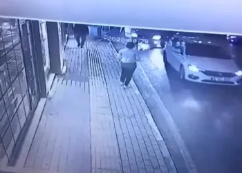 Bursa’da yolun karşısına geçmek isterken minibüs çarptı