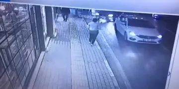 Bursa’da yolun karşısına geçmek isterken minibüs çarptı