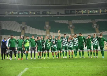 Bursaspor, sahasında ilk galibiyetini aldı