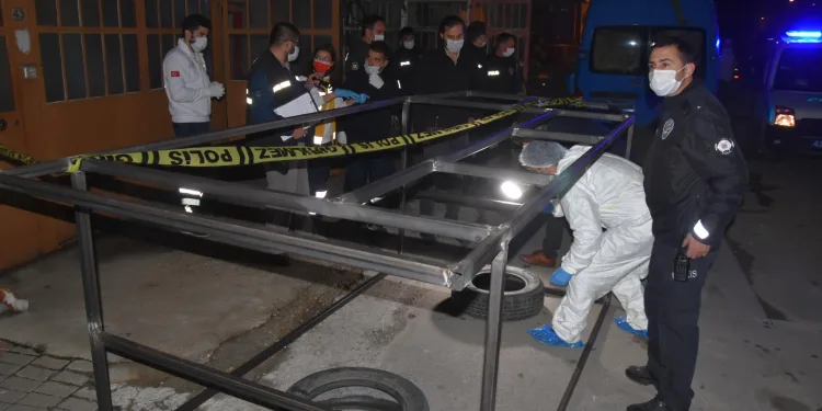 Fleks makinesinde boynunu kesen işçi öldü