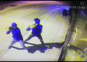 Camları kırıp iş yerlerini böyle soymuşlardı! Yakalandılar