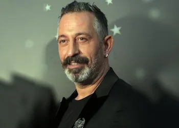 Cem Yılmaz’dan sağlık çalışanlarına destek