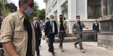 Kars Belediyesi’ne kayyum atanan Vali Öksüz görevine başladı