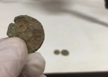 Bursa’da durdurulan otomobilden Bizans sikkesi çıktı