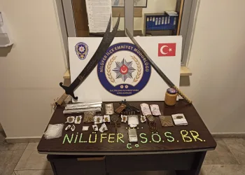 Bursa’da otomobilin müzik sisteminden uyuşturucu çıktı
