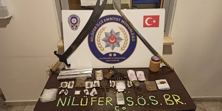 Bursa’da otomobilin müzik sisteminden uyuşturucu çıktı