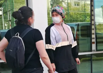 Şiddet uygulayan eşini bıçaklayan kadın serbest bırakıldı
