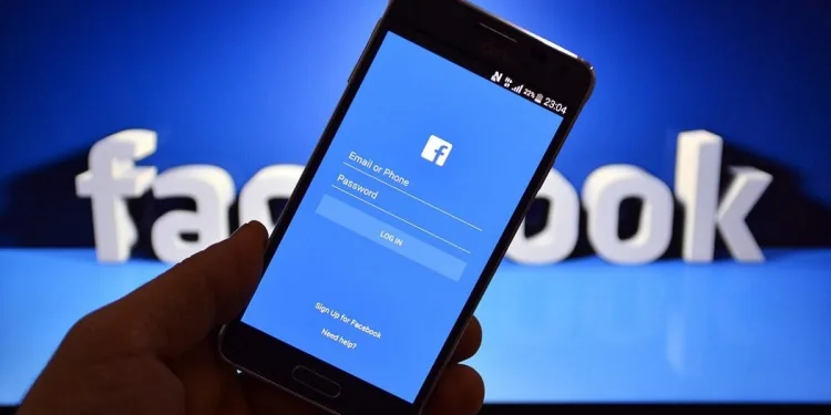 Facebook, Yahudi soykırımını inkar eden gönderileri yasaklıyor