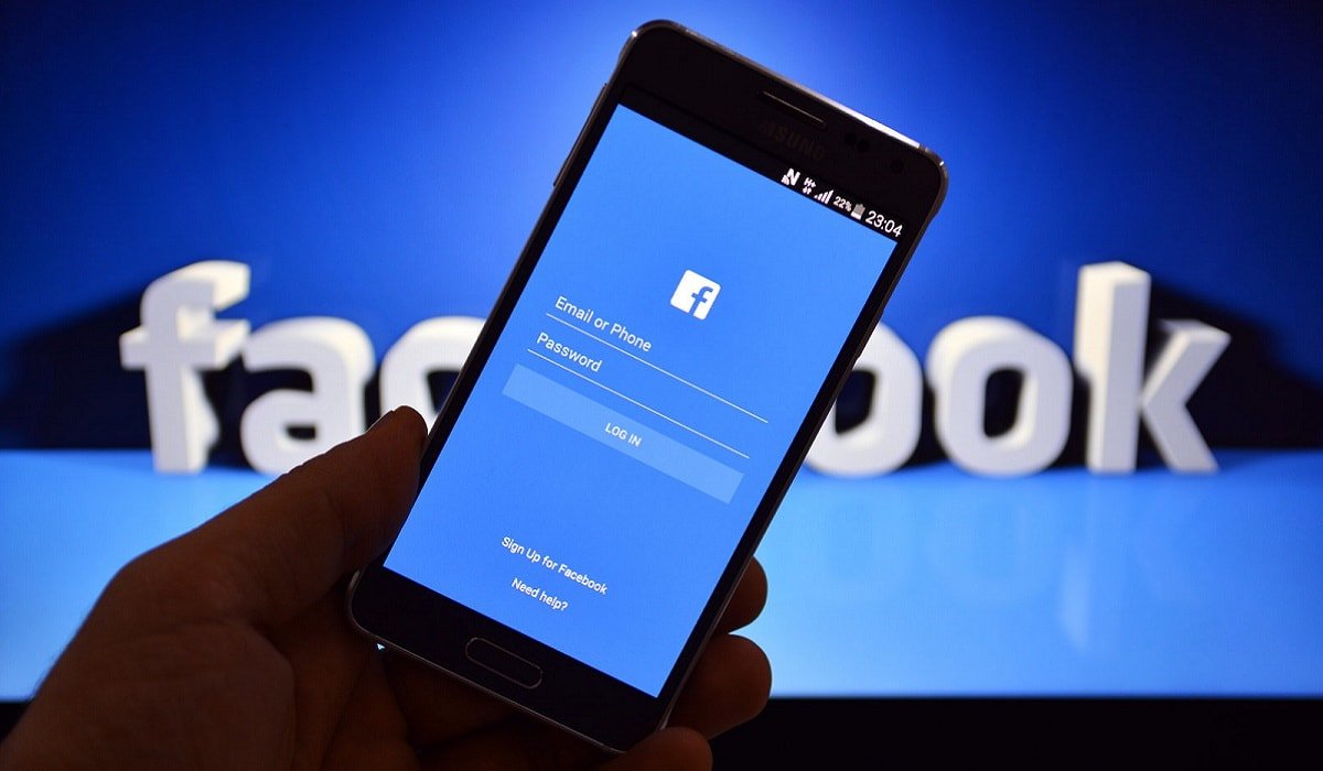 Facebook 1500 hesabı askıya alıdı