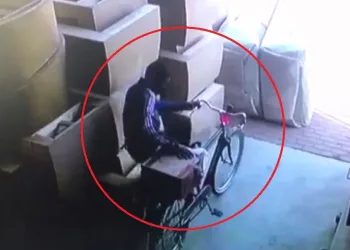 Bursa’da bisiklet hırsızı kameraya yakalandı