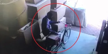 Bursa’da bisiklet hırsızı kameraya yakalandı