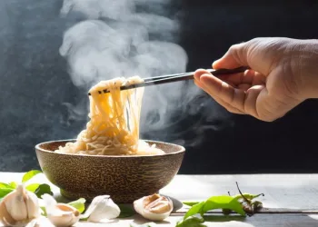 Ev yapımı erişteden 9 ölü