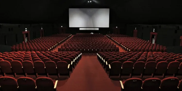 Sinema devi salonlarını kapatıyor! 45 bin işçinin durumu belirsiz