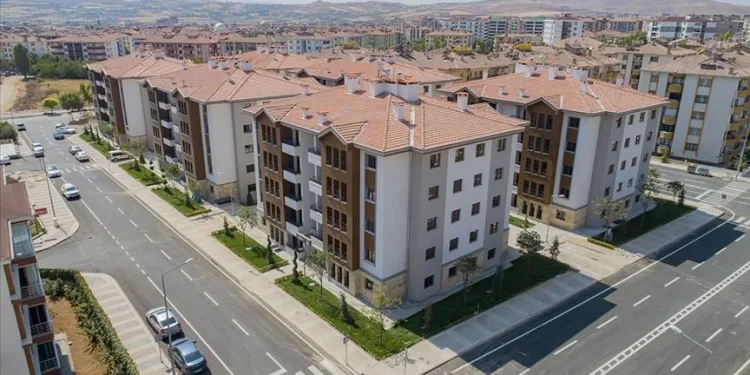 TOKİ, dar gelirliler için 100 bin konut yapacak