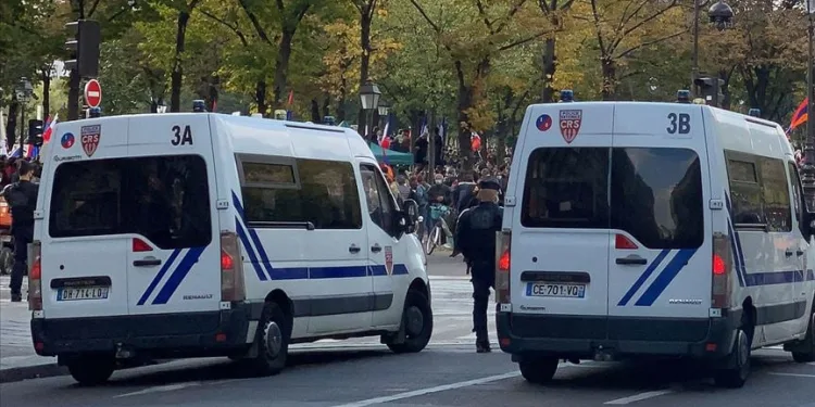 Fransa’da Ermeni protestocular Türklere saldırdı