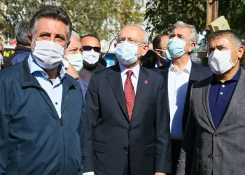 Kılıçdaroğlu İzmir’de deprem bölgesinde