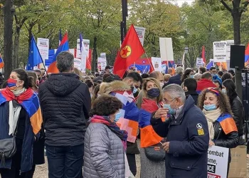 Paris’te PKK’nın katılımıyla Ermenistan’a destek gösterisi
