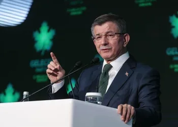 Davutoğlu: İstifa etmeseydim Türkiye krize girerdi