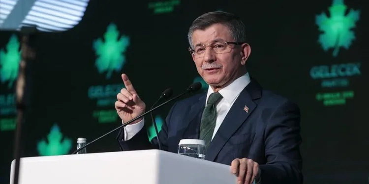 Davutoğlu: İstifa etmeseydim Türkiye krize girerdi
